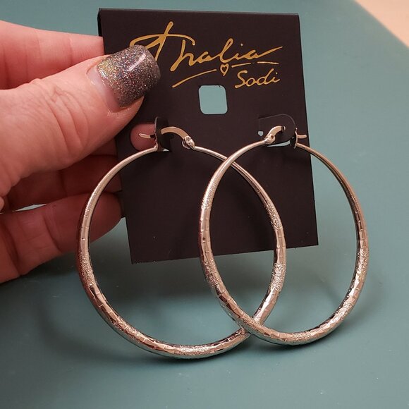 Thalia Sodi, NWT, silver tone textured large pierced hoop earrings - Picture 1 of 9